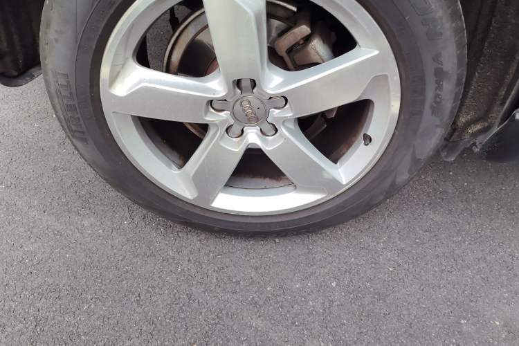 Used Audi Q5 2015 40 TFSI Comfort Model Right Front Wheel Hub