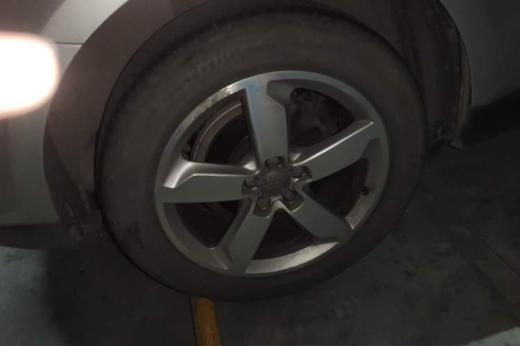 Used Audi Q5 2015 40 TFSI Comfort Model Right Front Wheel Hub