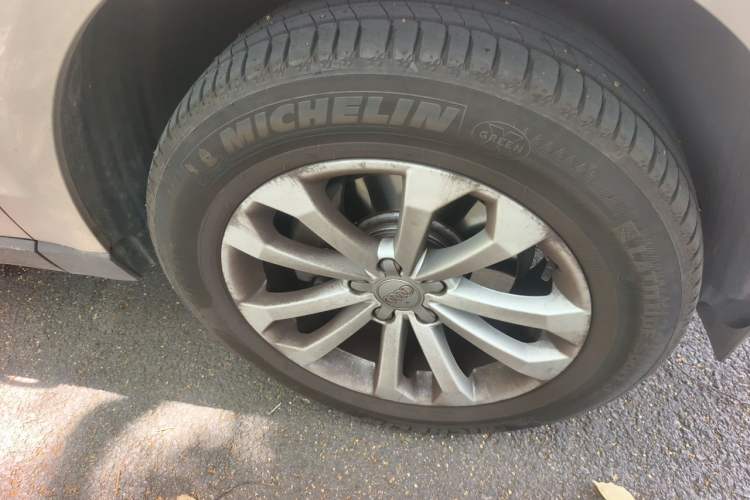 Used Audi Q5 2015 40 TFSI Technology Edition Right Front Wheel Hub
