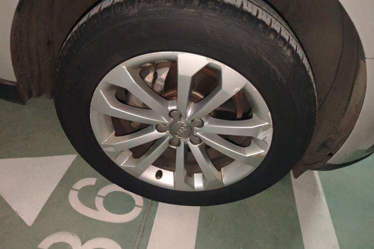 Used Audi Q5 2015 40 TFSI Technology Edition Right Front Wheel Hub