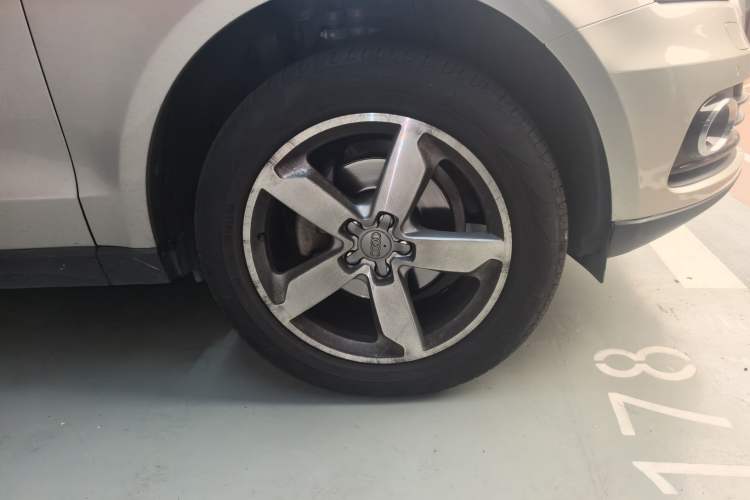 Used Audi Q5 2015 40 TFSI Technology Edition Right Front Wheel Hub