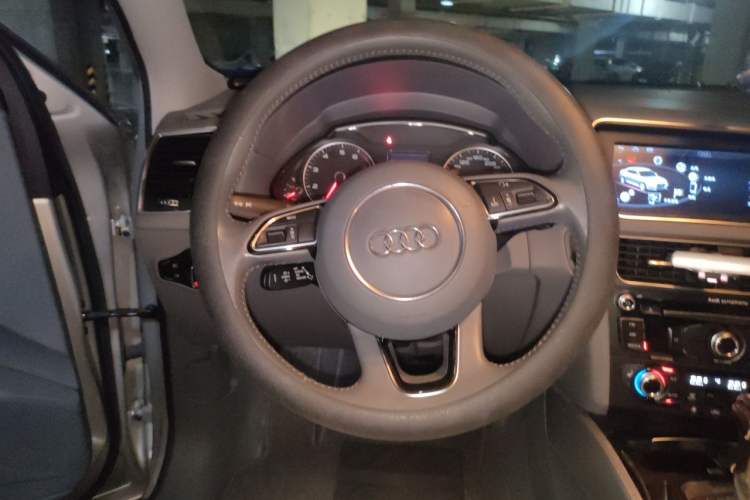 Used Audi Q5 2015 40 TFSI Technology Edition Steering Wheel
