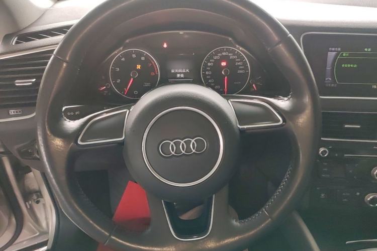 Used Audi Q5 2015 40 TFSI Trendy Edition Steering Wheel