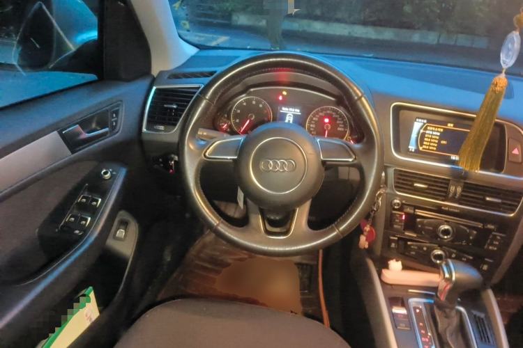 Used Audi Q5 2015 40 TFSI Trendy Edition Steering Wheel