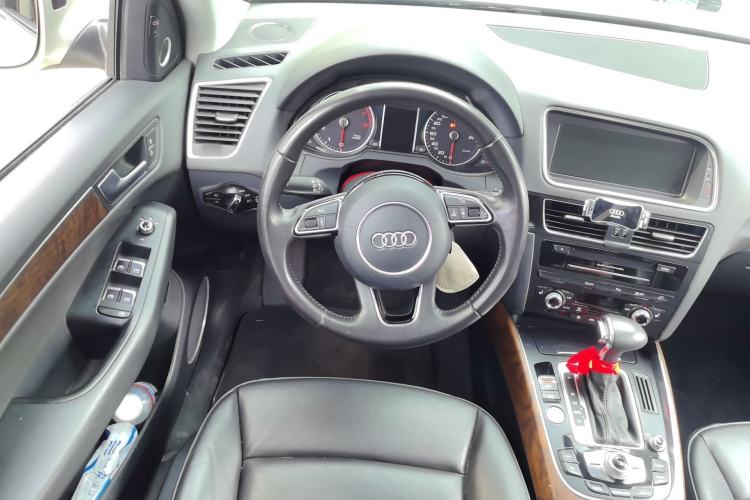 Used Audi Q5 2015 40 TFSI Comfort Model Steering Wheel