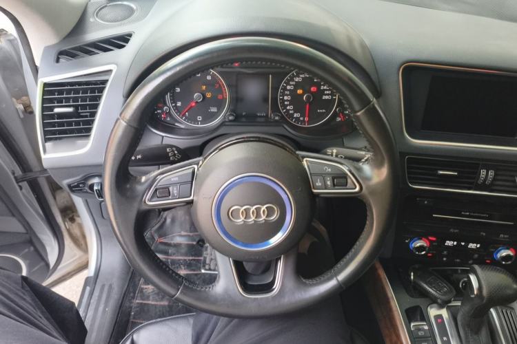 Used Audi Q5 2015 40 TFSI Comfort Model Steering Wheel