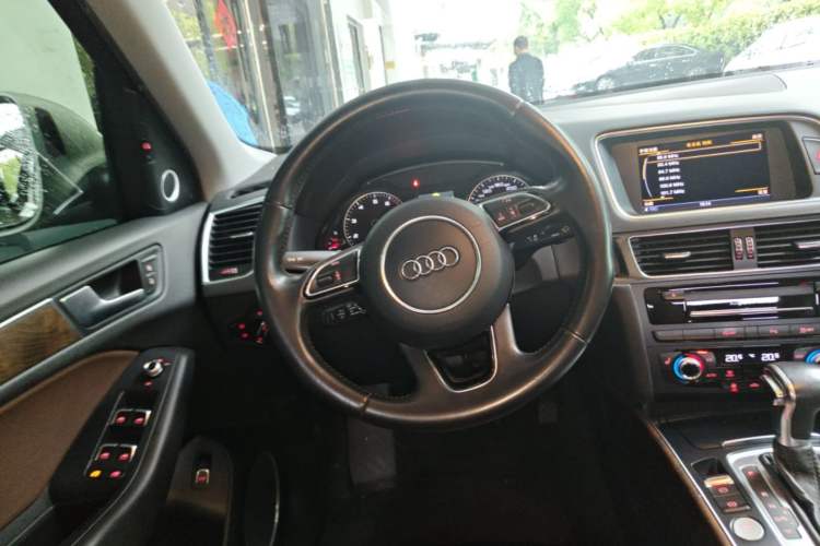 Used Audi Q5 2015 40 TFSI Dynamic Edition Steering Wheel