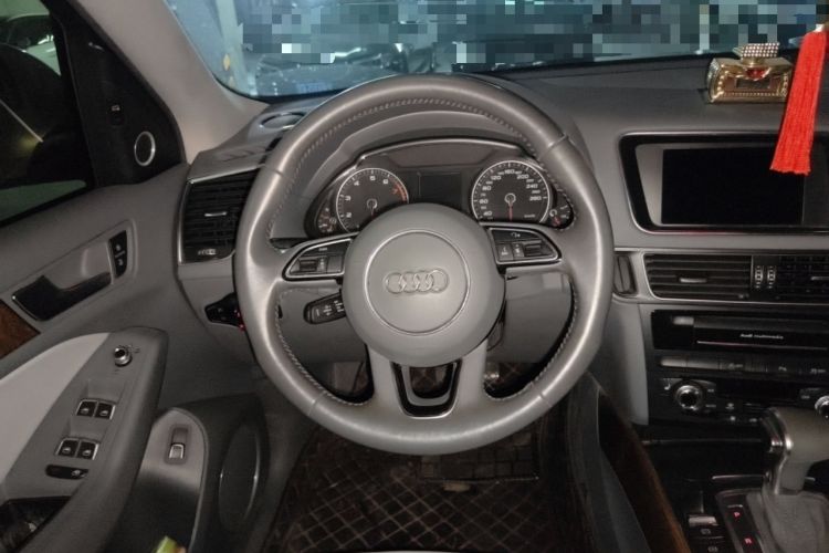 Used Audi Q5 2015 40 TFSI Comfort Model Steering Wheel