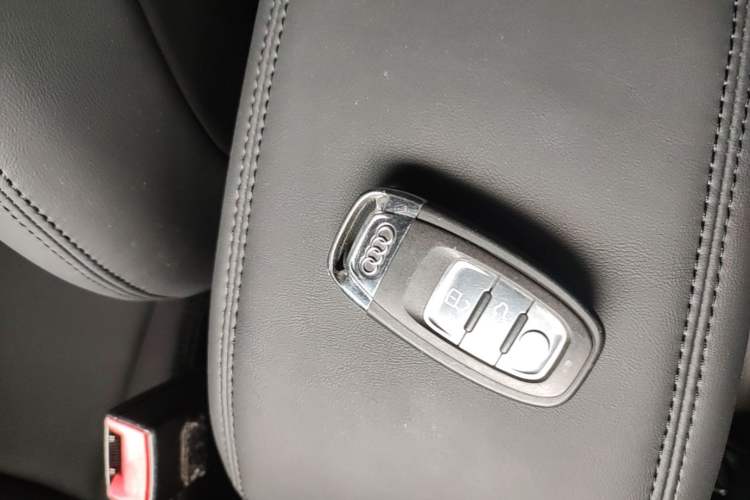 Used Audi Q5 2015 40 TFSI Trendy Edition Vehicle Key