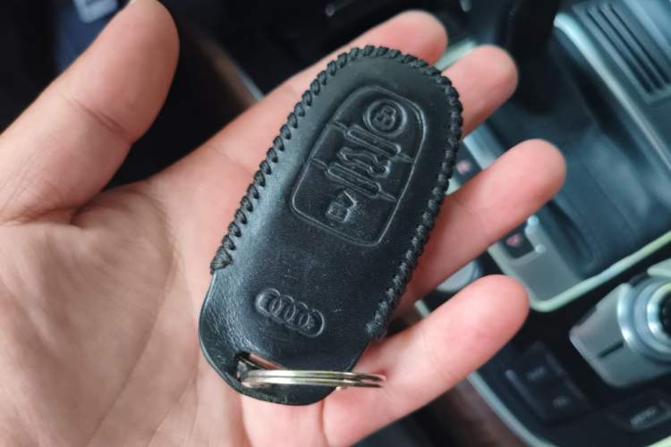 Used Audi Q5 2015 40 TFSI Comfort Model Vehicle Key