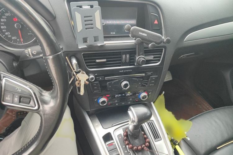 Used Audi Q5 2015 40 TFSI Technology Edition Audio And AC Panel