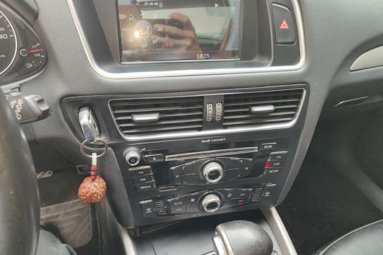 Used Audi Q5 2015 40 TFSI Trendy Edition Audio And AC Panel