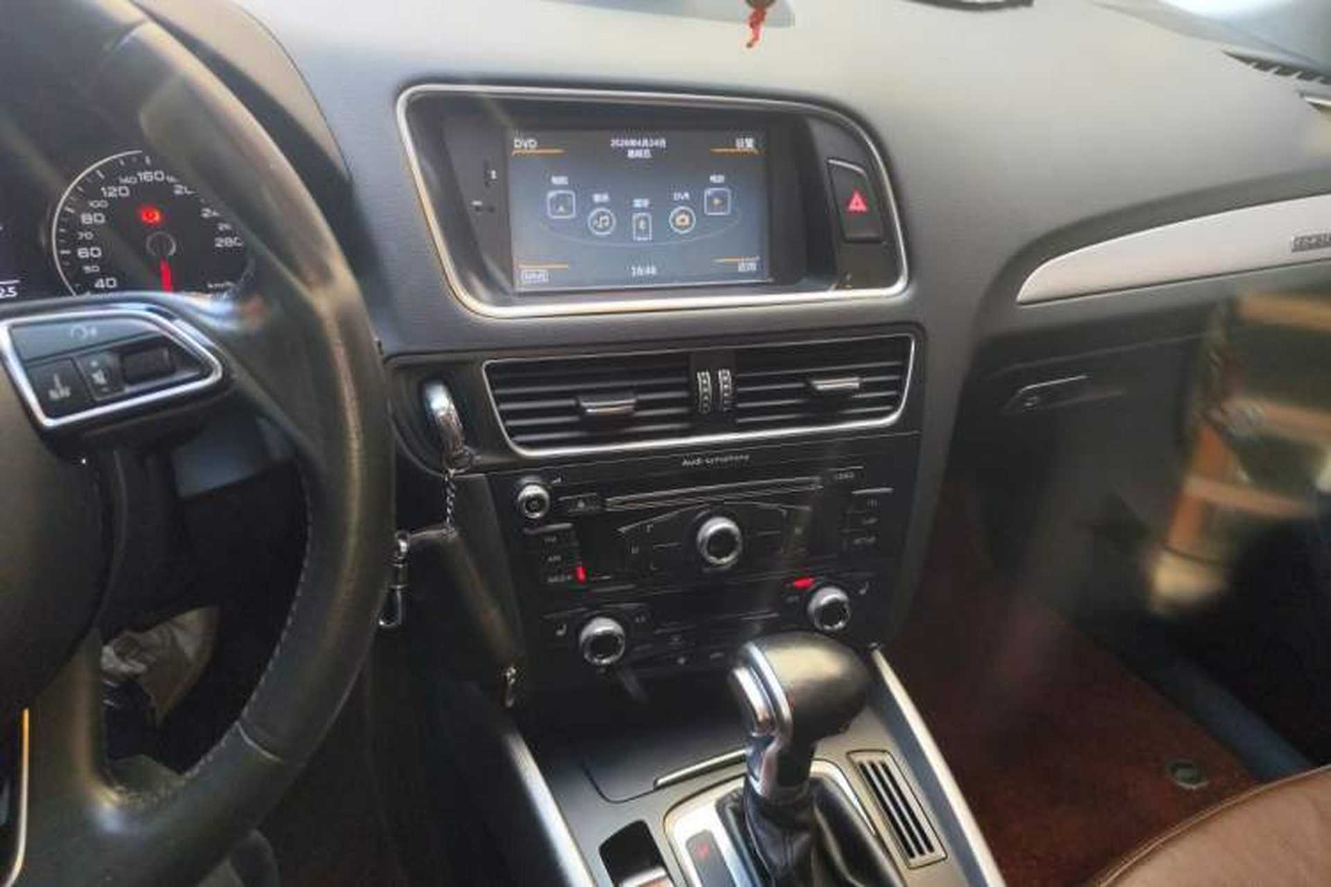 Used Audi Q5 2015 40 TFSI Technology Edition Audio And AC Panel