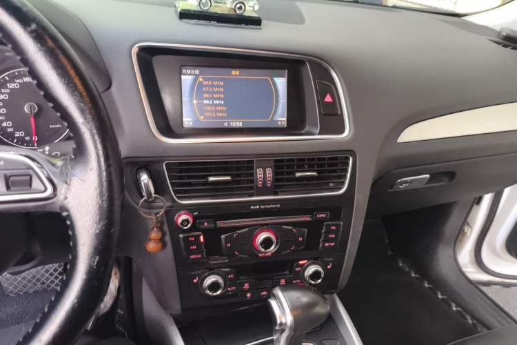 Used Audi Q5 2015 40 TFSI Technology Edition Audio And AC Panel
