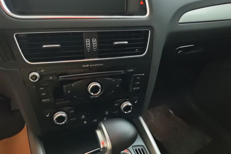 Used Audi Q5 2015 40 TFSI Technology Edition Audio And AC Panel