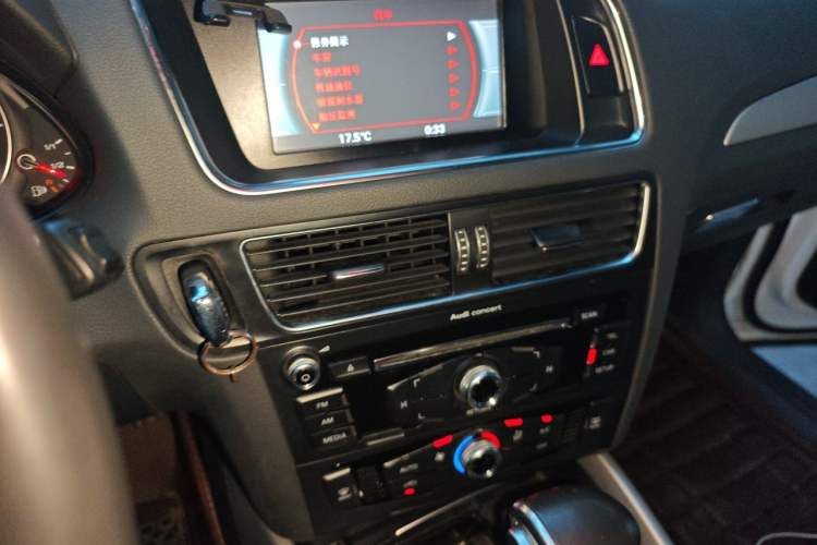 Used Audi Q5 2015 40 TFSI Trendy Edition Audio And AC Panel