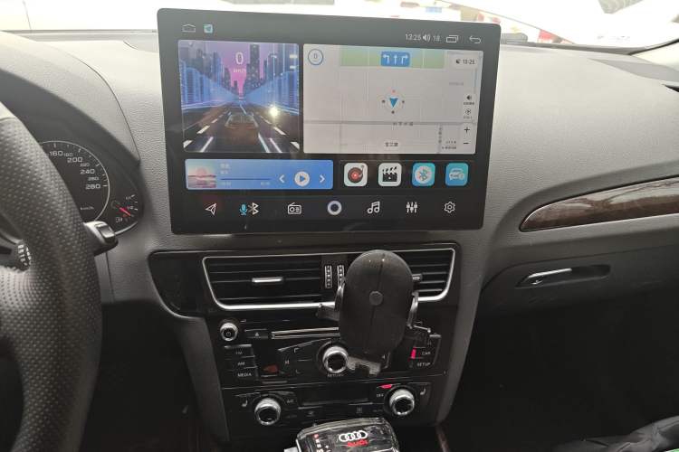 Used Audi Q5 2015 40 TFSI Technology Edition Audio And AC Panel