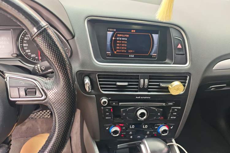 Used Audi Q5 2015 40 TFSI Technology Edition Audio And AC Panel