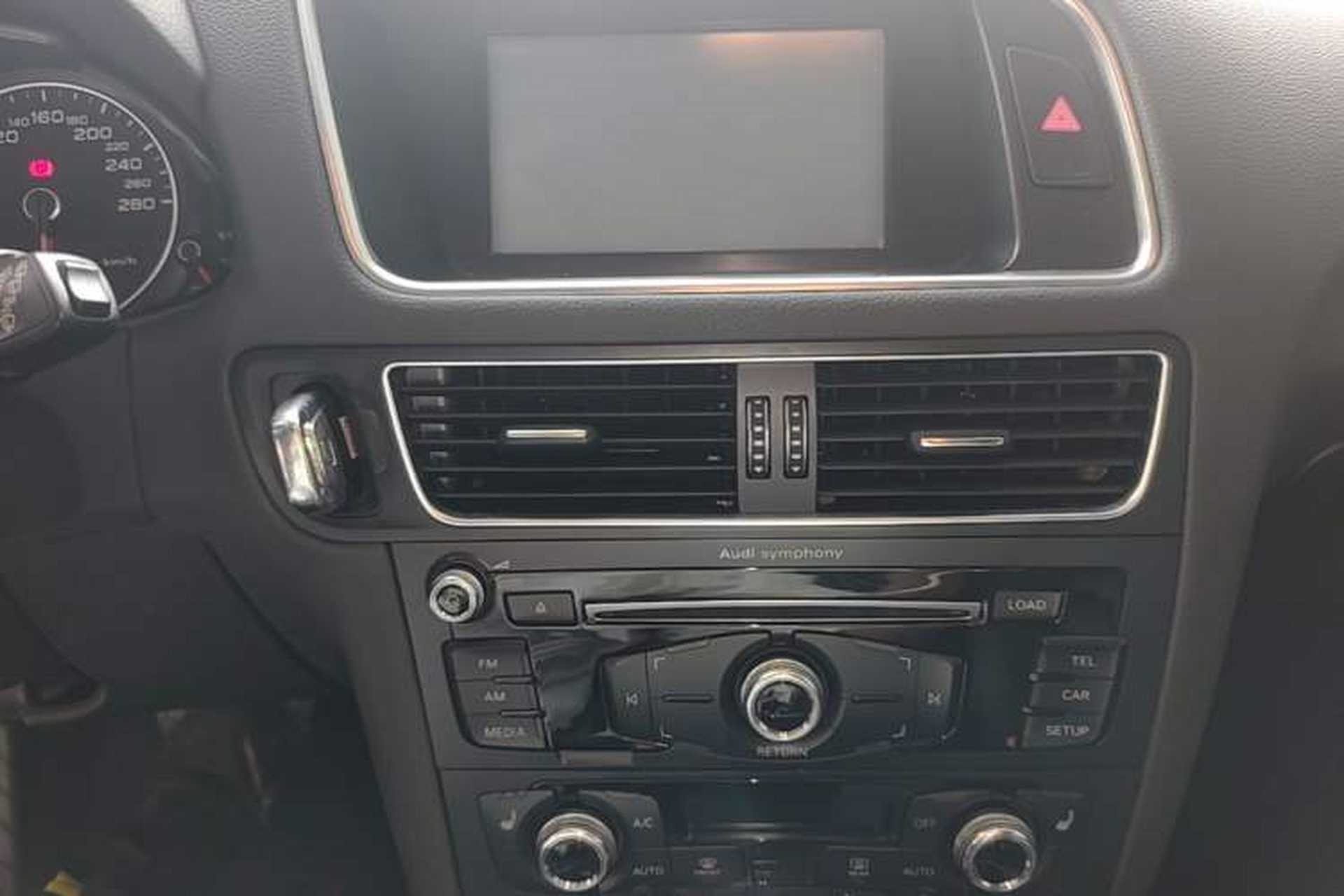 Used Audi Q5 2015 40 TFSI Technology Edition Audio And AC Panel