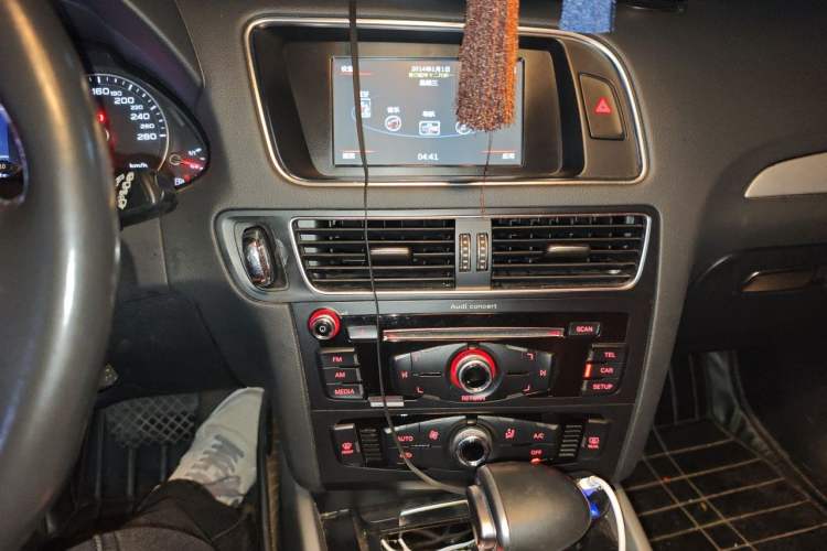 Used Audi Q5 2015 40 TFSI Technology Edition Audio And AC Panel