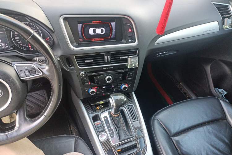 Used Audi Q5 2015 40 TFSI Technology Edition Audio And AC Panel