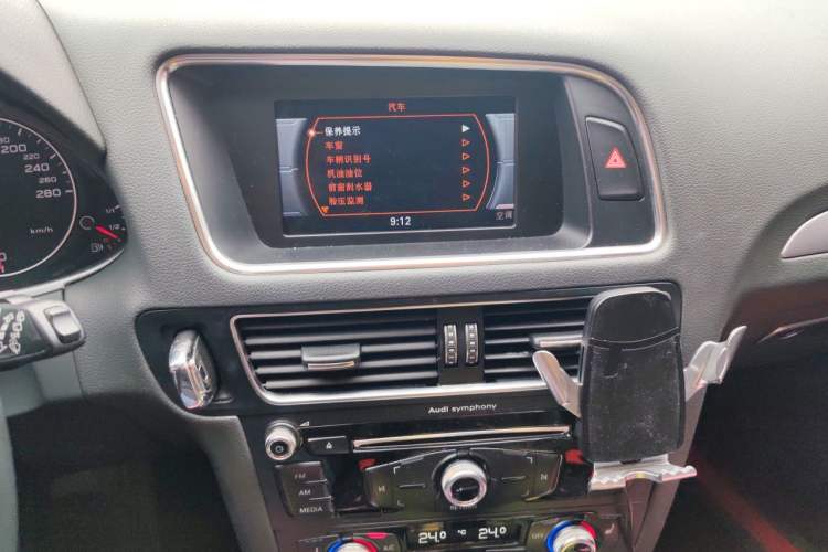 Used Audi Q5 2015 40 TFSI Technology Edition Audio And AC Panel