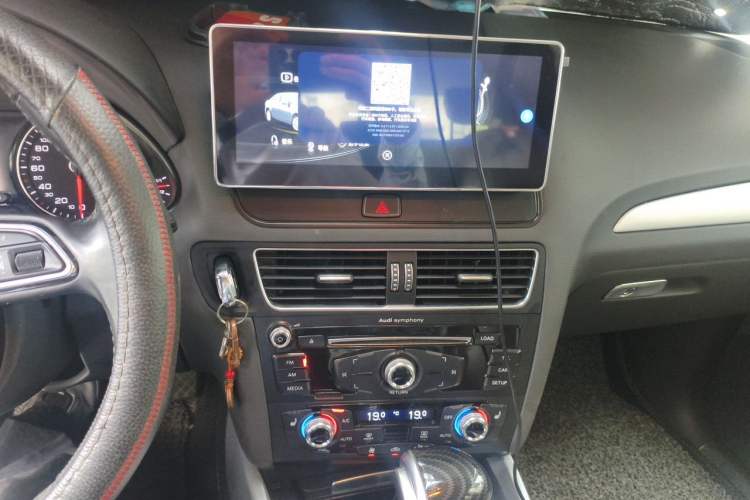 Used Audi Q5 2015 40 TFSI Technology Edition Audio And AC Panel