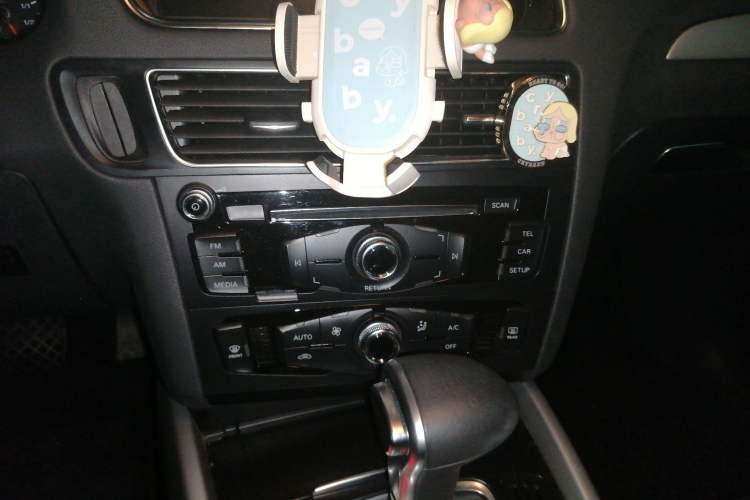 Used Audi Q5 2015 40 TFSI Trendy Edition Audio And AC Panel