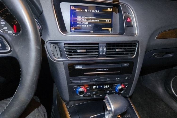 Used Audi Q5 2015 40 TFSI Comfort Model Audio And AC Panel