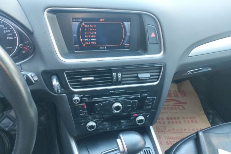 Used Audi Q5 2015 40 TFSI Technology Edition Audio And AC Panel