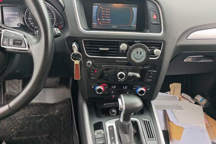 Used Audi Q5 2015 40 TFSI Technology Edition Audio And AC Panel