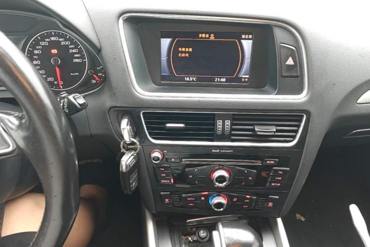 Used Audi Q5 2015 40 TFSI Trendy Edition Audio And AC Panel