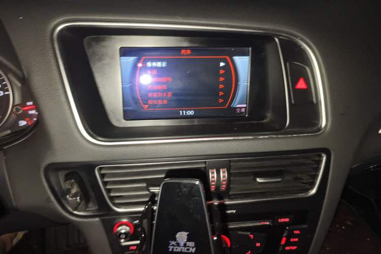 Used Audi Q5 2015 40 TFSI Technology Edition Audio And AC Panel