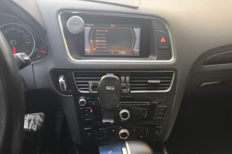Used Audi Q5 2015 40 TFSI Trendy Edition Audio And AC Panel