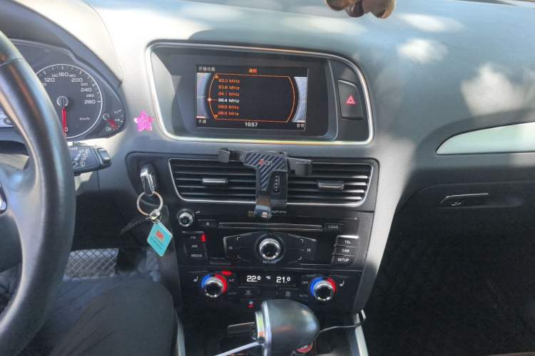 Used Audi Q5 2015 40 TFSI Technology Edition Audio And AC Panel