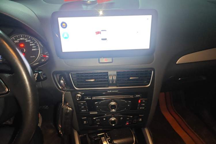 Used Audi Q5 2015 40 TFSI Trendy Edition Audio And AC Panel