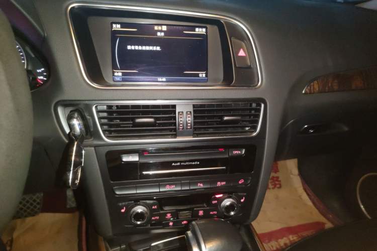 Used Audi Q5 2015 40 TFSI Comfort Model Audio And AC Panel