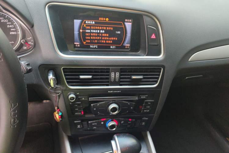Used Audi Q5 2015 40 TFSI Trendy Edition Audio And AC Panel