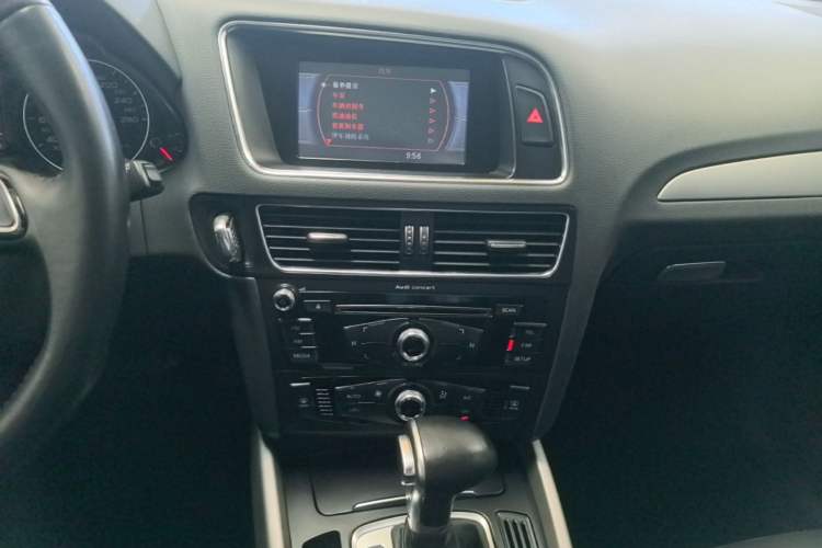 Used Audi Q5 2015 40 TFSI Trendy Edition Audio And AC Panel