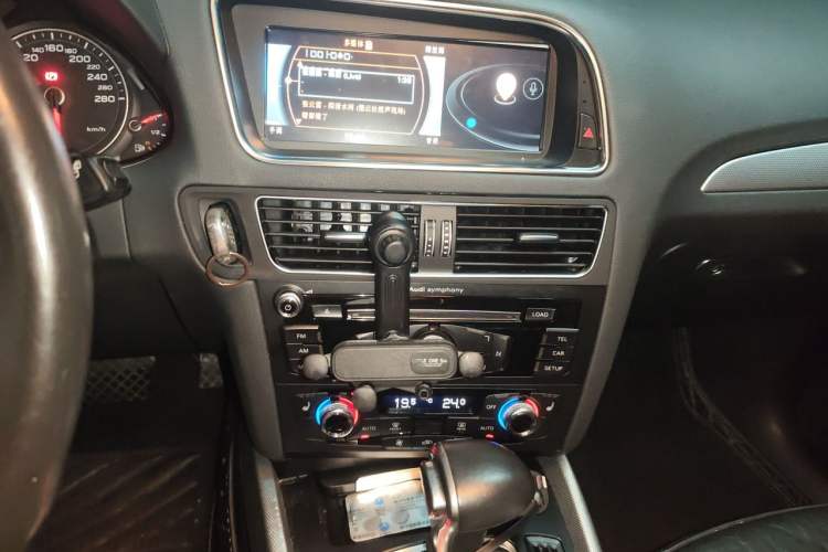 Used Audi Q5 2015 40 TFSI Technology Edition Audio And AC Panel