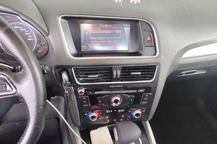 Used Audi Q5 2015 40 TFSI Technology Edition Audio And AC Panel