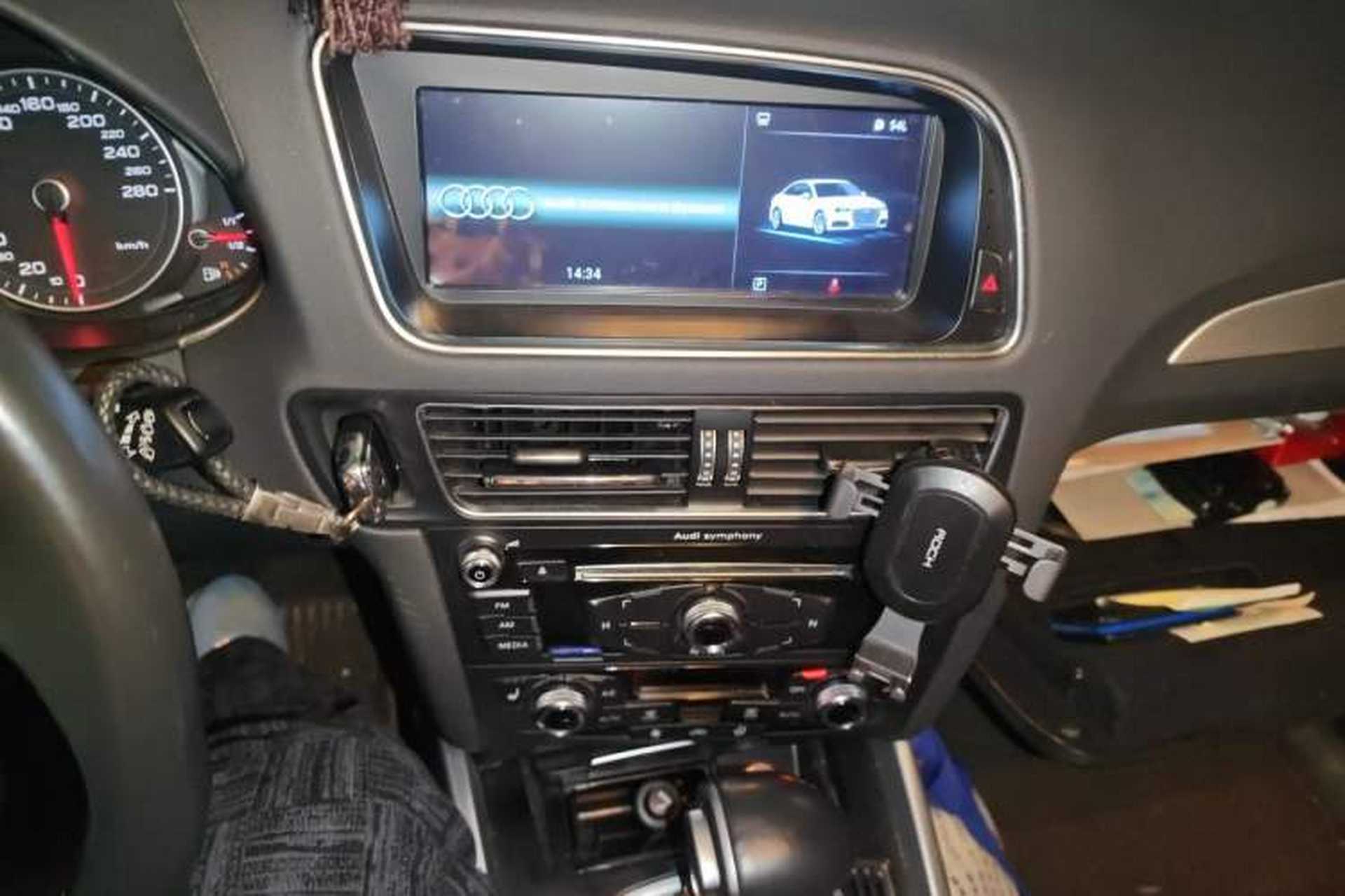 Used Audi Q5 2015 40 TFSI Technology Edition Audio And AC Panel