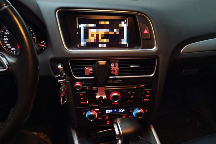 Used Audi Q5 2015 40 TFSI Technology Edition Audio And AC Panel