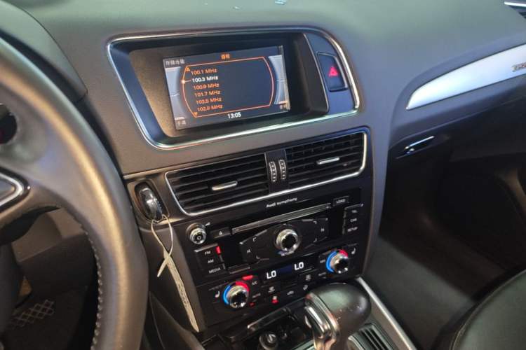 Used Audi Q5 2015 40 TFSI Technology Edition Audio And AC Panel