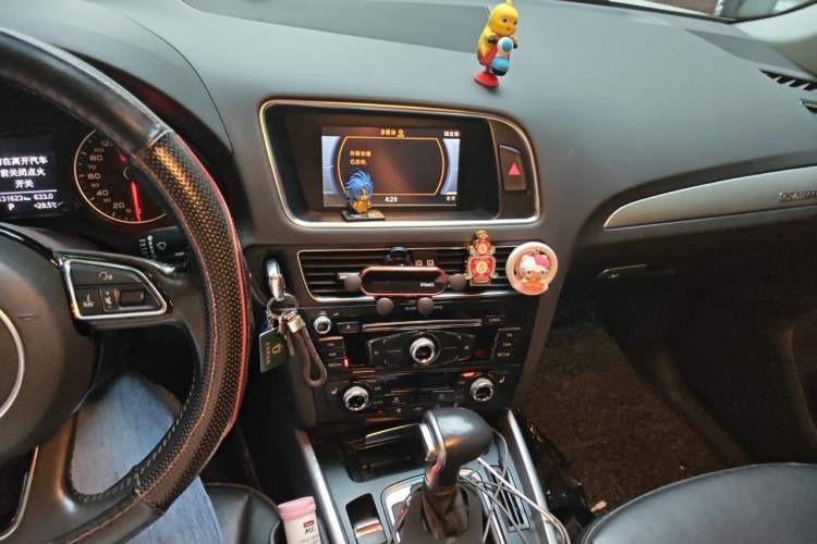 Used Audi Q5 2015 40 TFSI Technology Edition Audio And AC Panel
