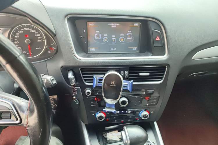 Used Audi Q5 2015 40 TFSI Technology Edition Audio And AC Panel