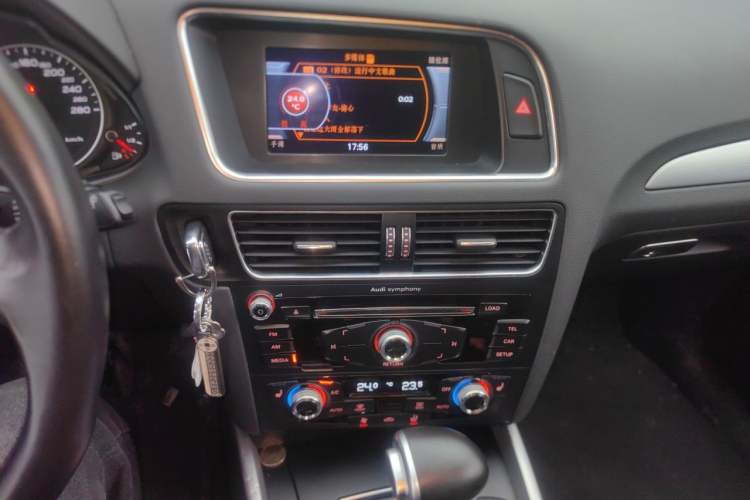 Used Audi Q5 2015 40 TFSI Technology Edition Audio And AC Panel