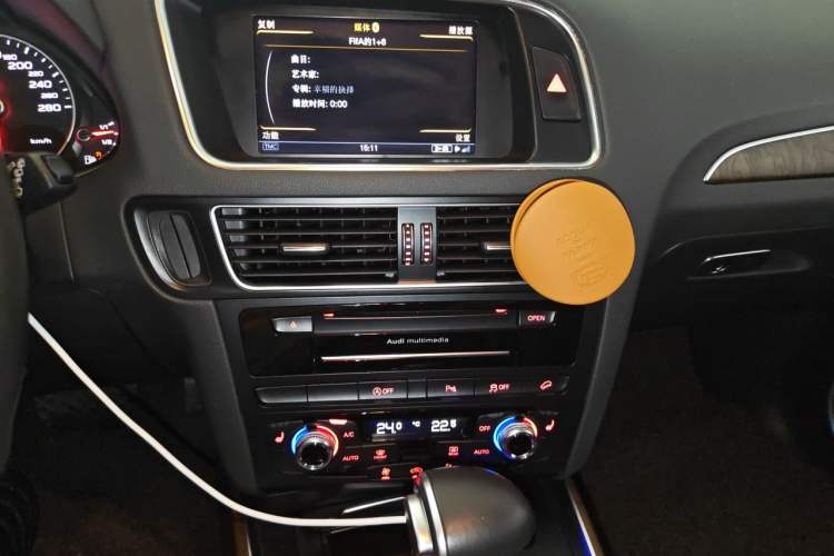 Used Audi Q5 2015 40 TFSI Comfort Model Audio And AC Panel