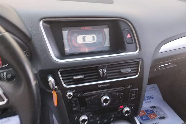 Used Audi Q5 2015 40 TFSI Technology Edition Audio And AC Panel