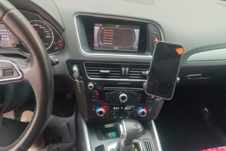 Used Audi Q5  Audio And AC Panel